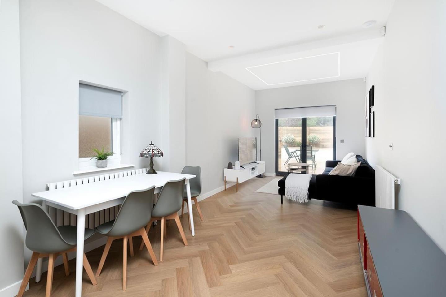Apartment Oak Tree *